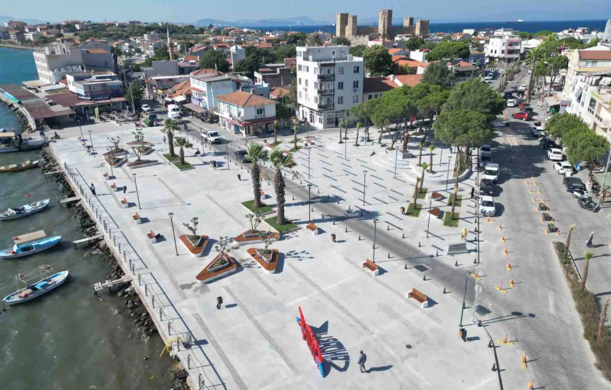 Çandarlı’nın yeni Cumhuriyet Meydanı açılıyor