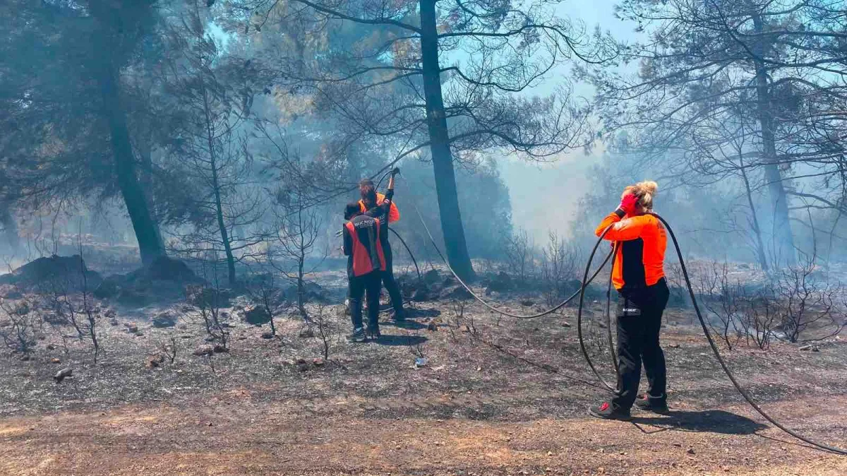 Buca’nın kahramanları yangınla mücadelede aktif rol alıyor