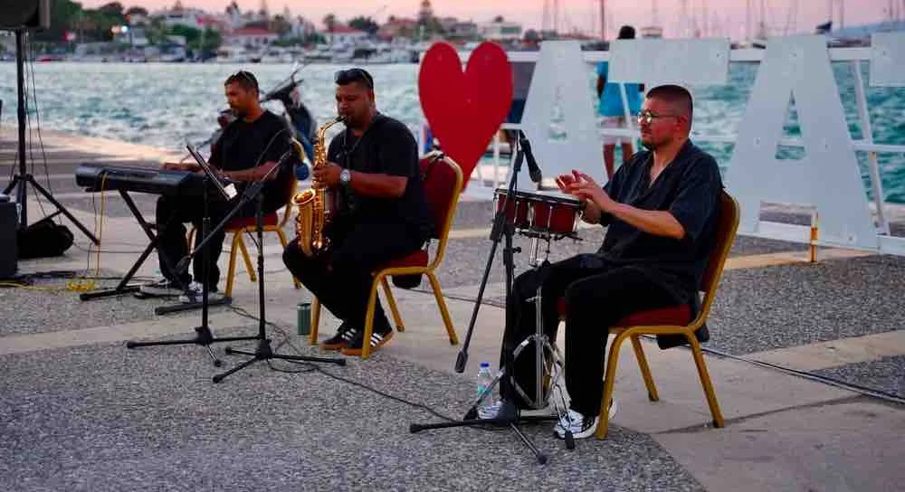 Gün Batımı Konserleri, baştan sona yenilenen Çiftlikköy Sahili’nde