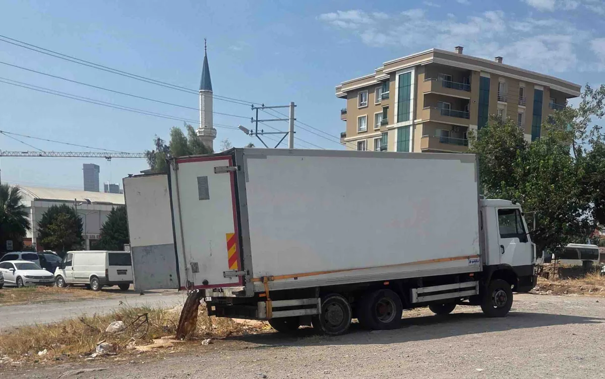 Bayraklı'da kaçak atık dökümüne suçüstü...
