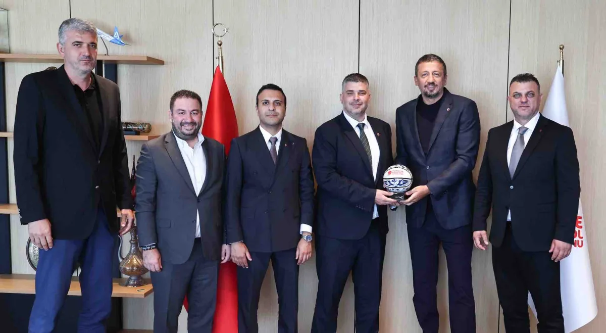 Karşıyaka'dan TBF Başkanı Türkoğlu'na ziyaret