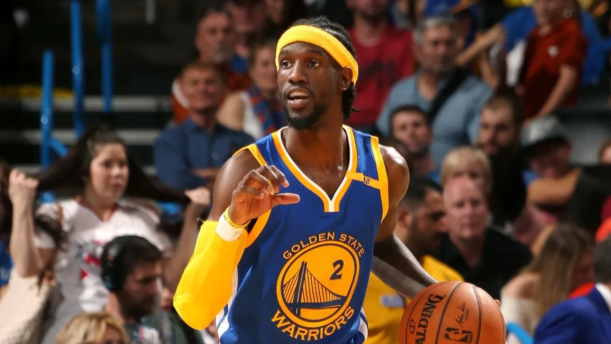 Briante Weber Karşıyaka'ya imzayı attı