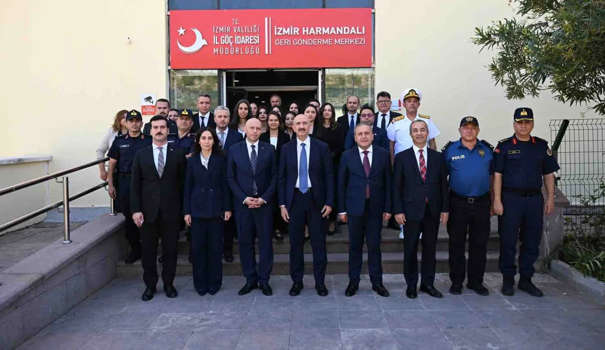 Karşıyaka Kaymakamı Özkan Demir, düzensiz göçle mücadele toplantısına katıldı
