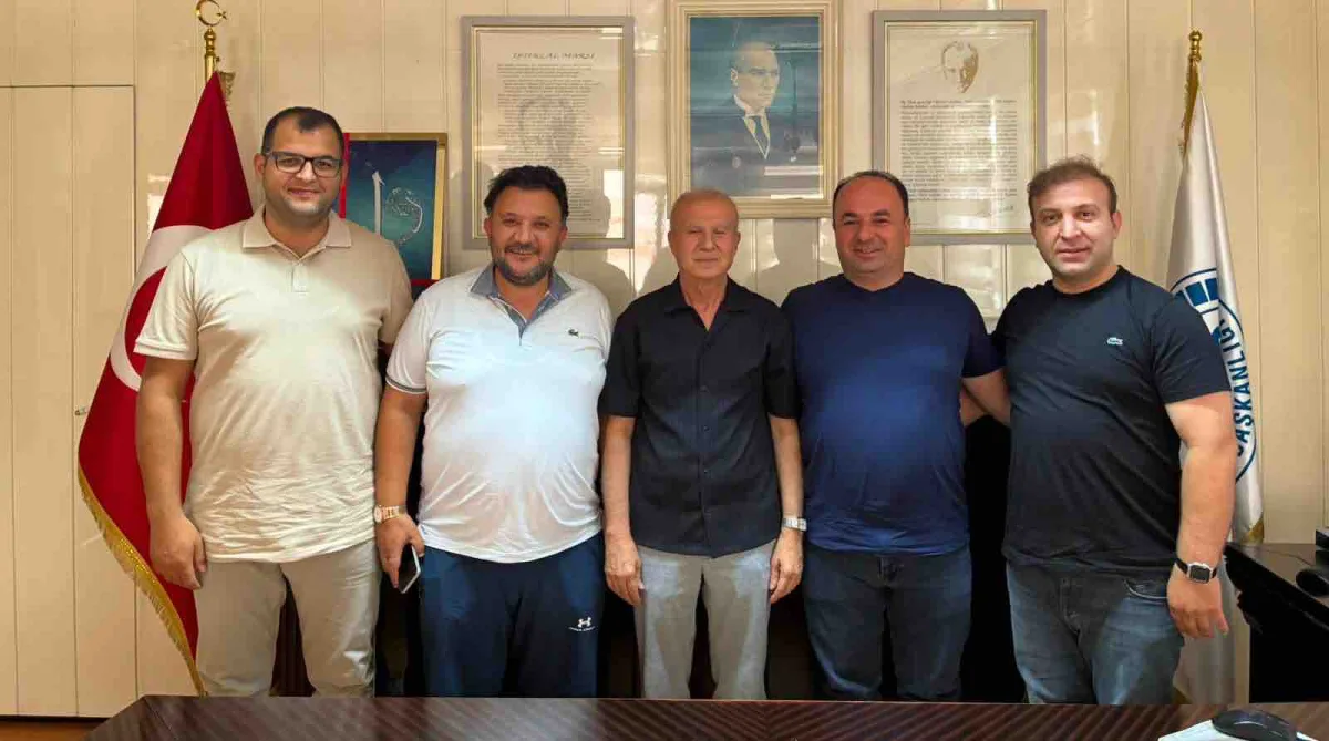Karşıyaka din görevlileri Müftü İsa Gürler'i Balıkesir'de ziyaret etti