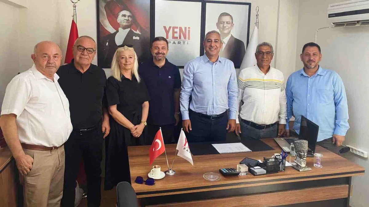 CHP'li belediye meclis üyeleri YENİ Parti'yi ziyaret etti