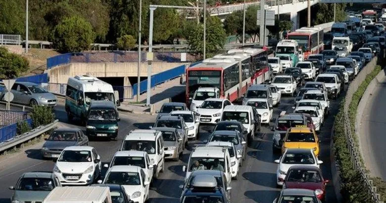 İzmir'de taşıt sayısı arttı