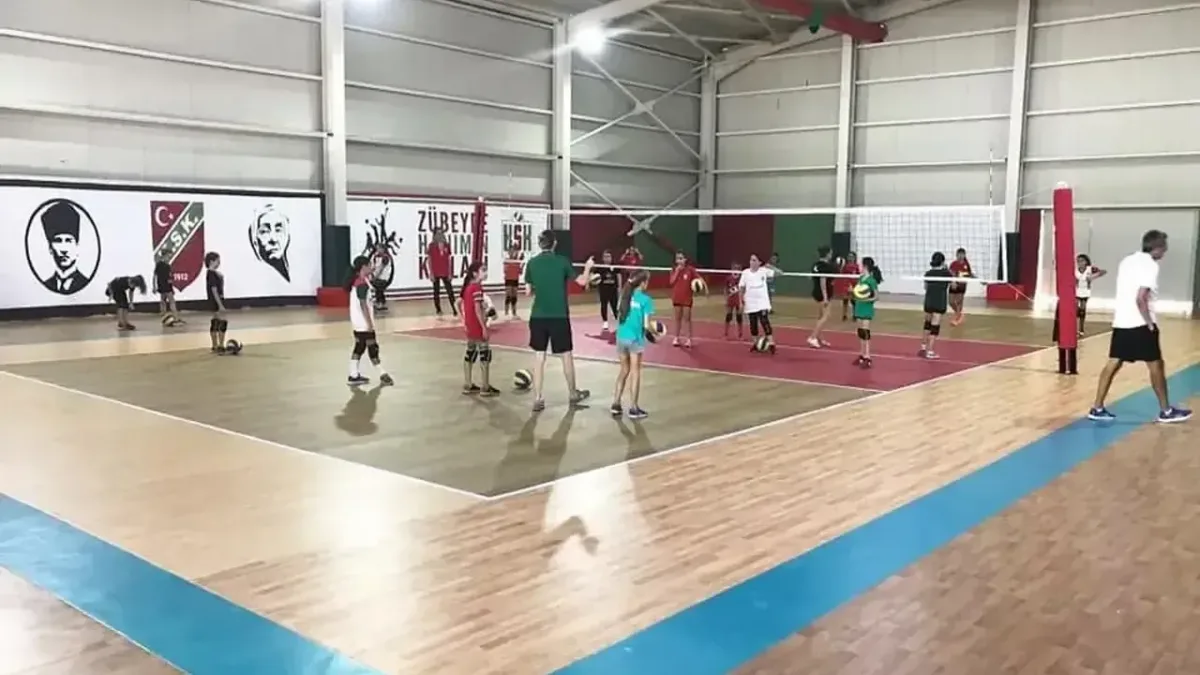 Karşıyaka'da ikinci voleybol salonu heyecanı