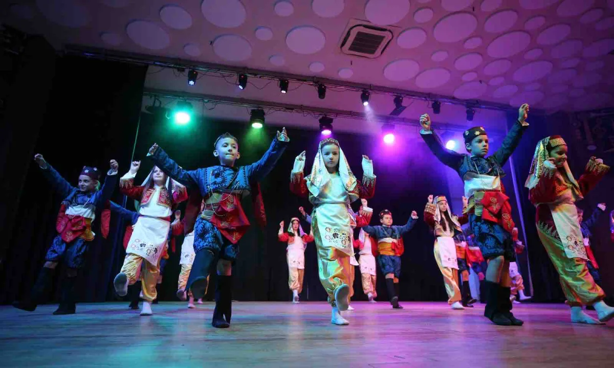 Karşıyaka'da "Halk Dansları Genç Grup Kursları” kayıtları başladı