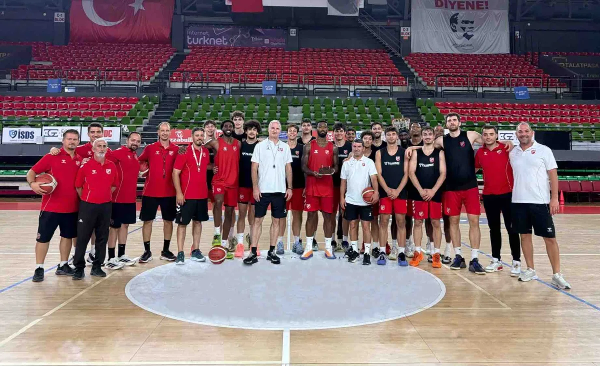Karşıyaka'da sırada uzun var...