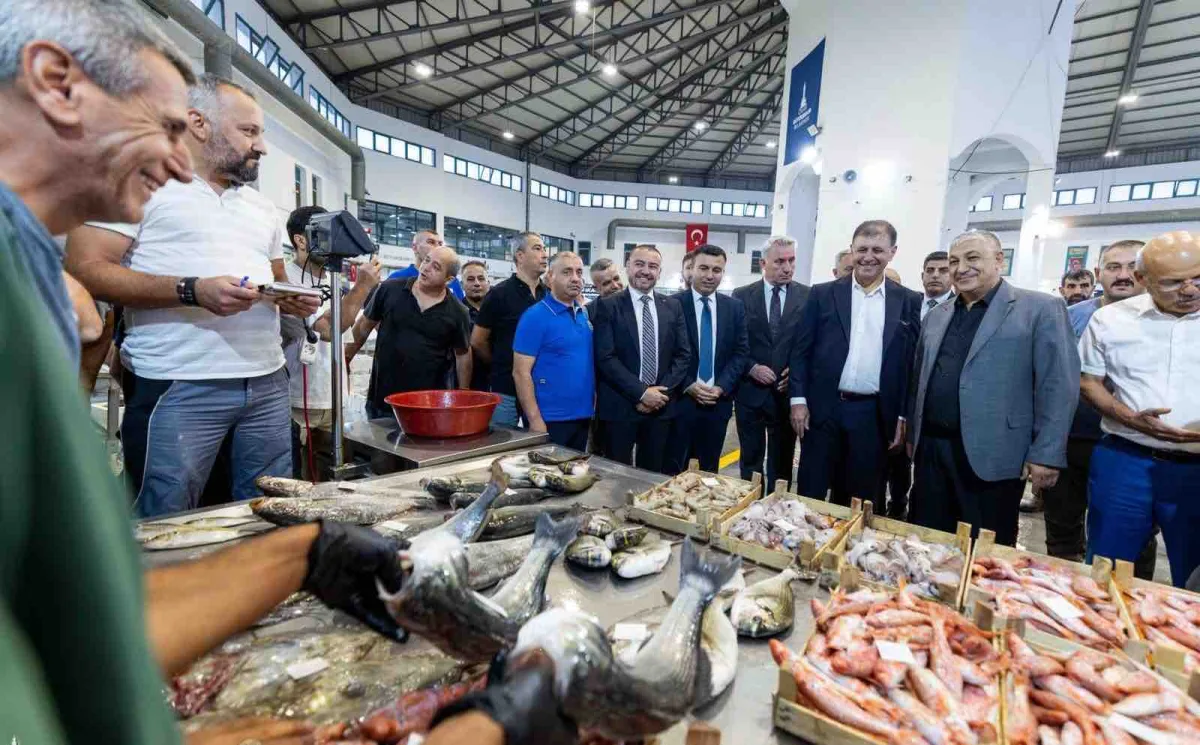 Başkan Tugay balıkçıların yeni sezondaki beklentilerini dinledi