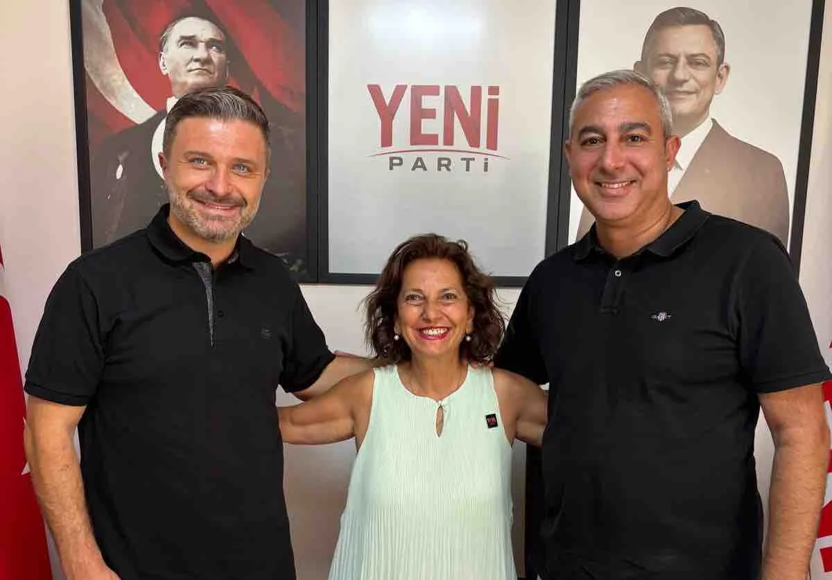 Karşıyaka Meclis Üyesi Hürriyet Yurtsever, YENİ Parti'ye katıldı