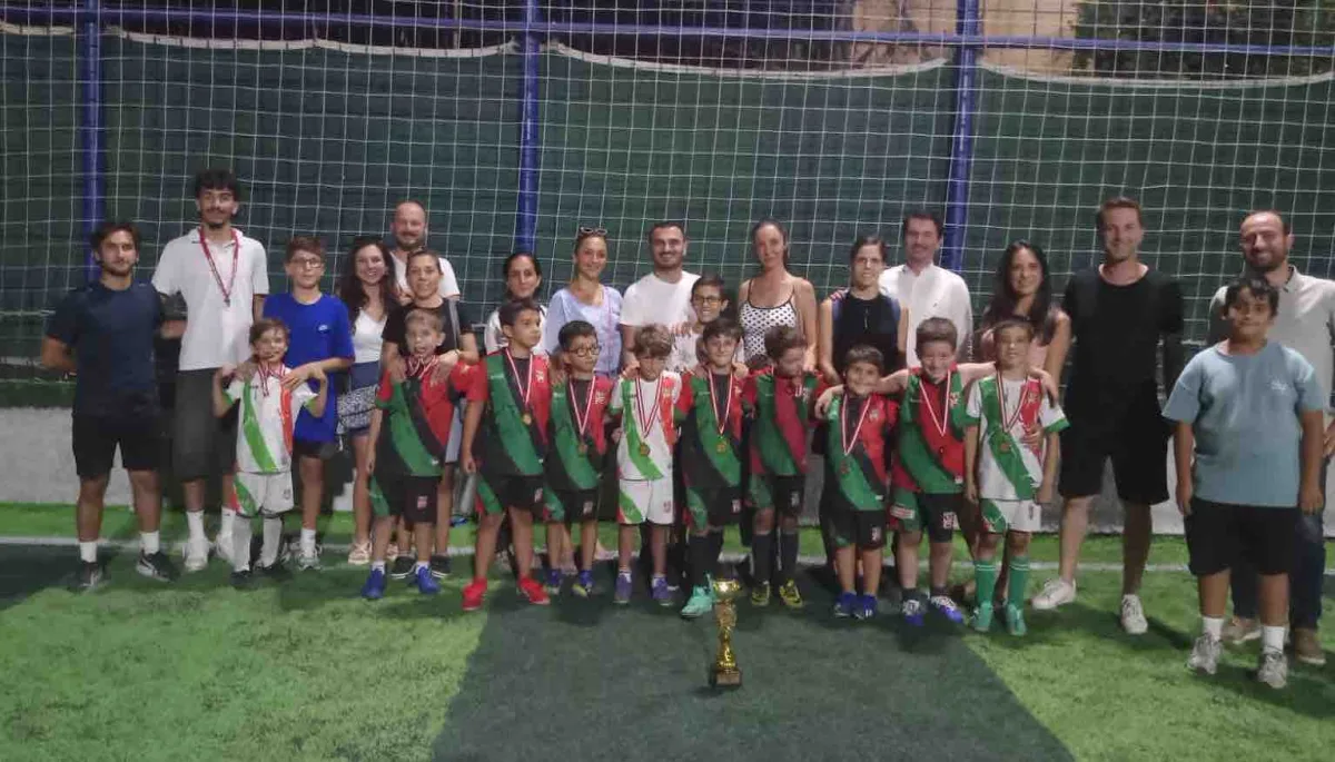 Bostanlıspor'un minik ve yıldız futbolcularından ilk sınav, ilk kupa...