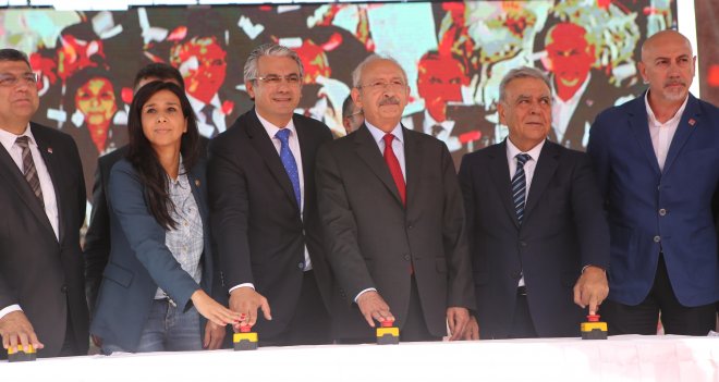 Kılıçdaroğlu Karşıyaka'da 5 temel attı, 10 açılış yaptı