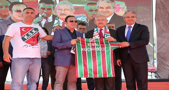 Kılıçdaroğlu'na Karşıyaka forması...