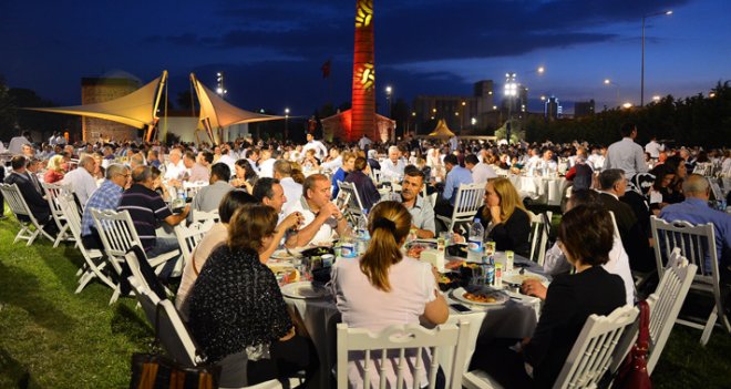 Kocaoğlu 13 ilçenin muhtarlarıyla iftarda buluştu