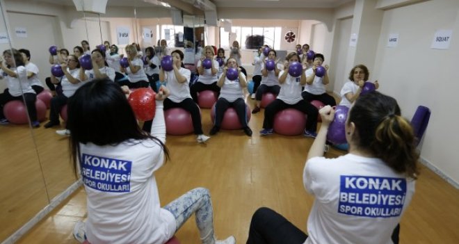 Konaklı kadınlar sporla stres atıyor
