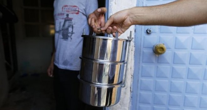 Konak'ta sofralar boş kalmıyor