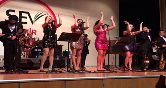 Konserin geliri hasta çocuklara...