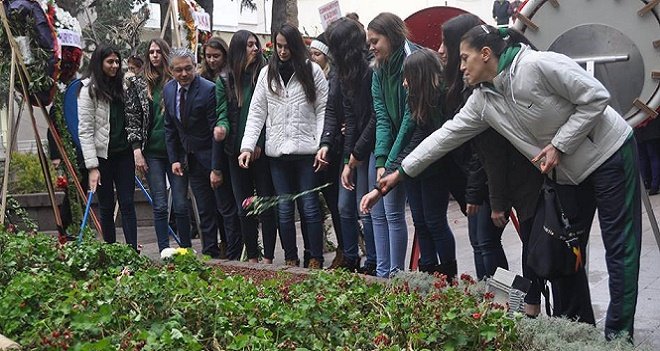 KSK Voleybolcu kızlar Ata'nın annesini andı