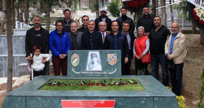 KSK'nin kurucu başkanı Zühtü Işıl kabri başında anıldı