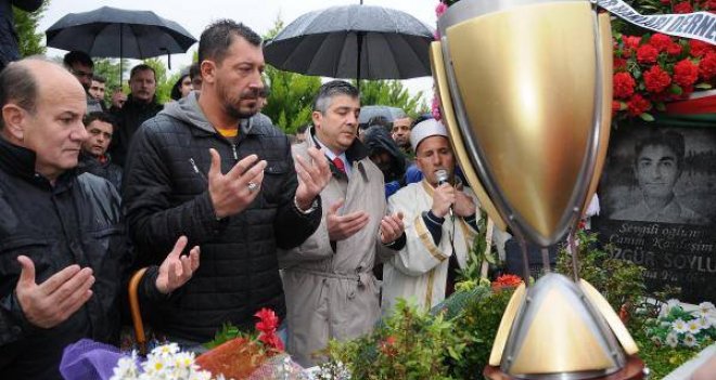 Kupa Özgür Soylu'ya gidiyor...