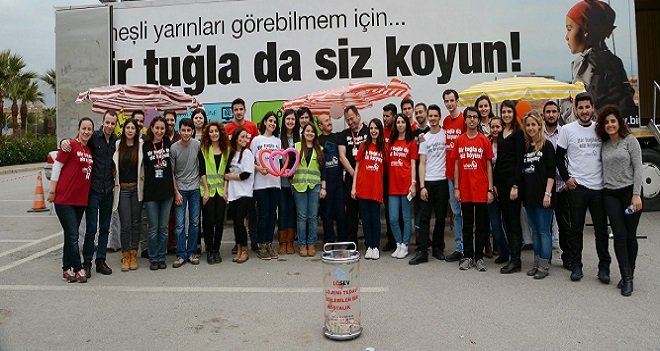 LÖSEV'in İyilik Tırı Karşıyaka'da...