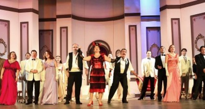 Lüküs Hayat yeniden Elhamra'da