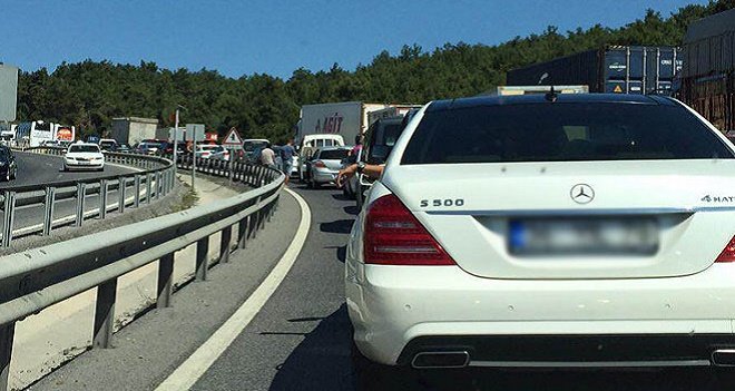 Manisa-İzmir karayolunda heyelan...