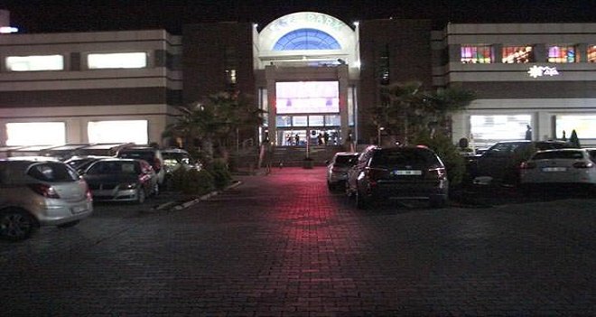 Mavişehir AVM'de intihar...