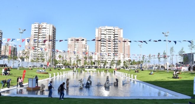 Mavişehir'deki Muzaffer İzgü Parkı törenle açıldı