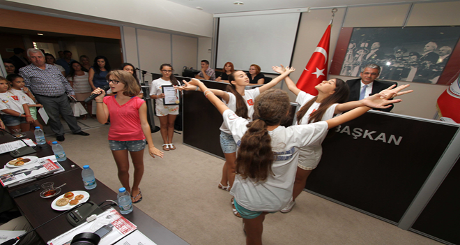 Mecliste Türkçe ve Ermenice ''Sarı Gelin'' söylediler...