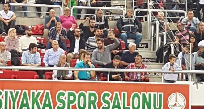 Mehmet Okur Mustafa Kemal Atatürk Karşıyaka Spor Salonu'ndaydı...