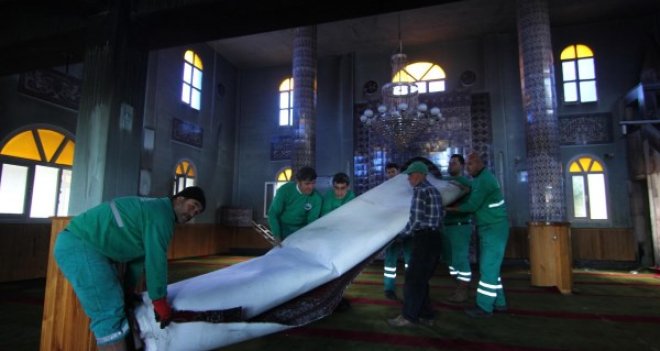 Menderes'te yanan camii yenilenecek