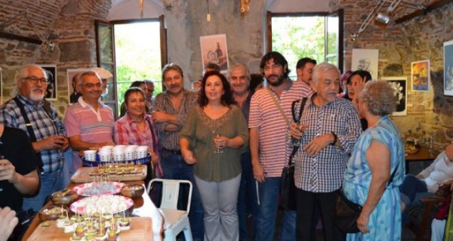 Menekşe Çam'dan karikatür sergisi