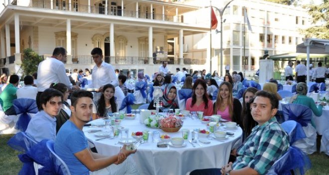 Mezun olmadan işleri hazır...