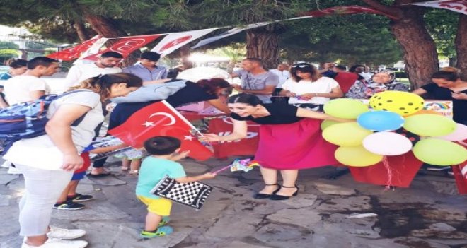 MHP İzmir'den çocuk istismarı ve cinayetlerine dikkat çekmek için etkinlik