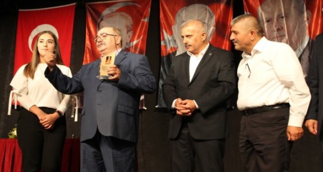 MHP Karşıyaka İlçe Teşkilatı'nın konferansında duygulu anlar
