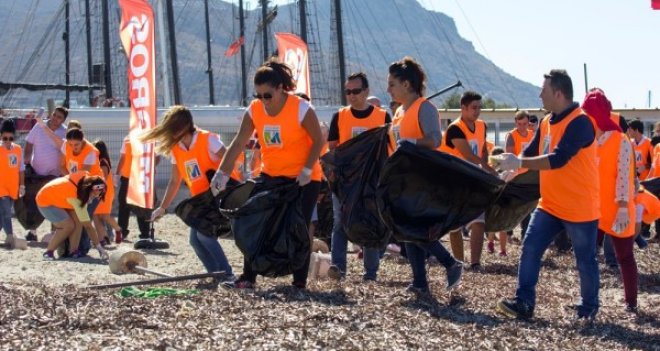 Migros, halk plajlarını temizledi