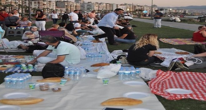 Mikrop Hikmet'ten ''hoşgörü iftar sofrası''