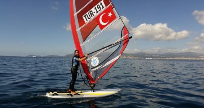 Milli Sörfçü Dilara olimpiyatlara yelken açacak