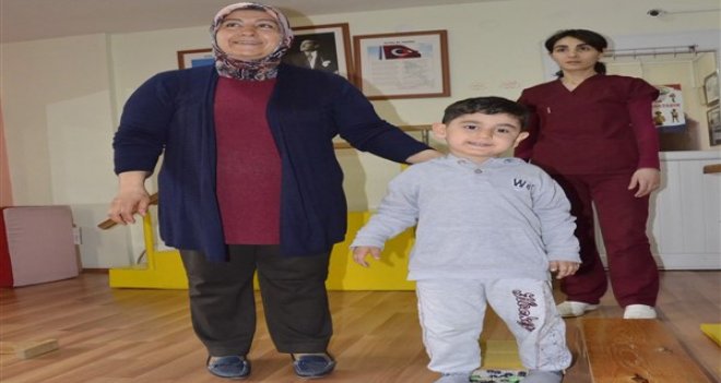 Minik Mihraç'ın ''ilk adım'' mucizesi