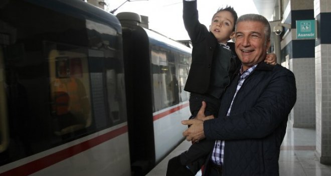 MİNİK ARDA İLE DURAK'IN TREN GEZİSİ