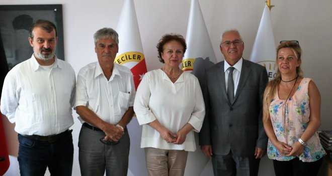 Muhittin Selvitopu;  ''İzmir basınının yanındayız''