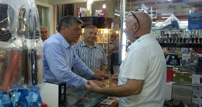 Mustafa Balbay, Karşıyaka Çarşıda esnaf ve halkla kucaklaştı