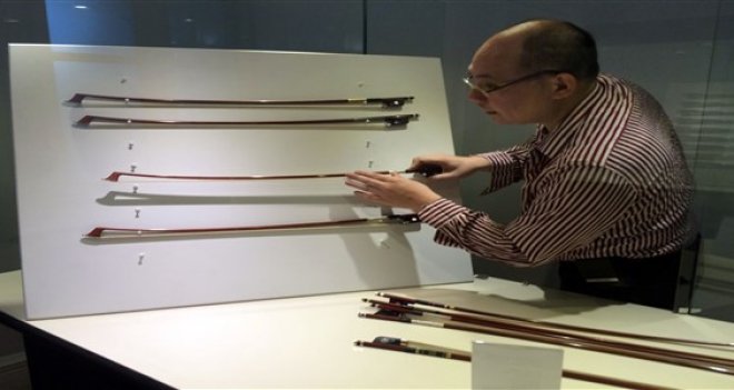 MÜZİKSEV'de çağdaş ve antik yaylar sergileniyor