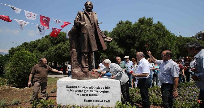 Nazım Hikmet Karşıyaka’da anıldı