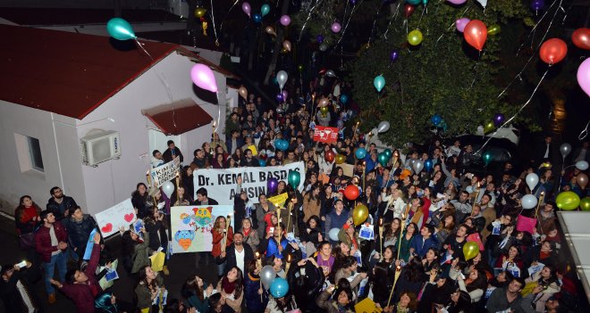 Öğrencilerden minik hastalara moral yürüyüşü