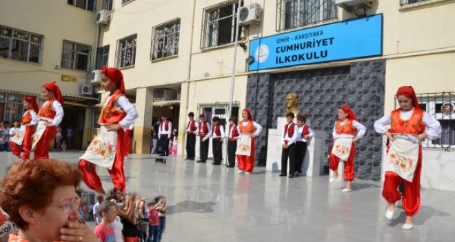 ÖĞRETMENİN AYRILIK GÖZYAŞLARI