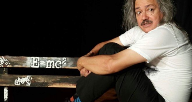 Oğuz Tunç engelliler için Karşıyaka'da sahnede