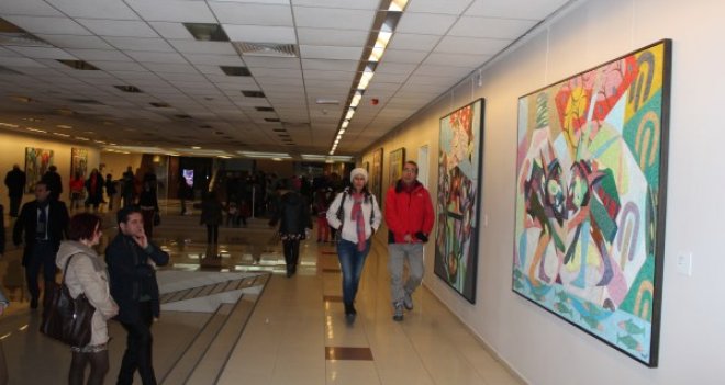 Onay Akbaş’ın “Dalga” isimli resim sergisi sanatseverlerle buluştu